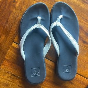 REEF sz 8 1/2 ivory color women’s flips ❤️❤️❤️